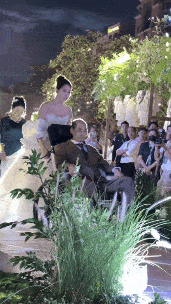 Việt Phương Thoa khóc nghẹn, hành trình cùng ba chiến đấu ung thư phổi: Lúc nhận kết quả mình rất sốc-1