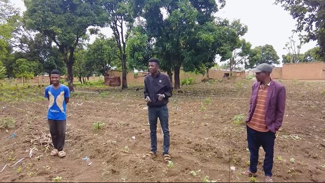 Chàng trai nghèo từng được Quang Linh Vlogs giúp đỡ vừa làm 1 việc khiến dân tình choáng: Giàu nhanh quá-6