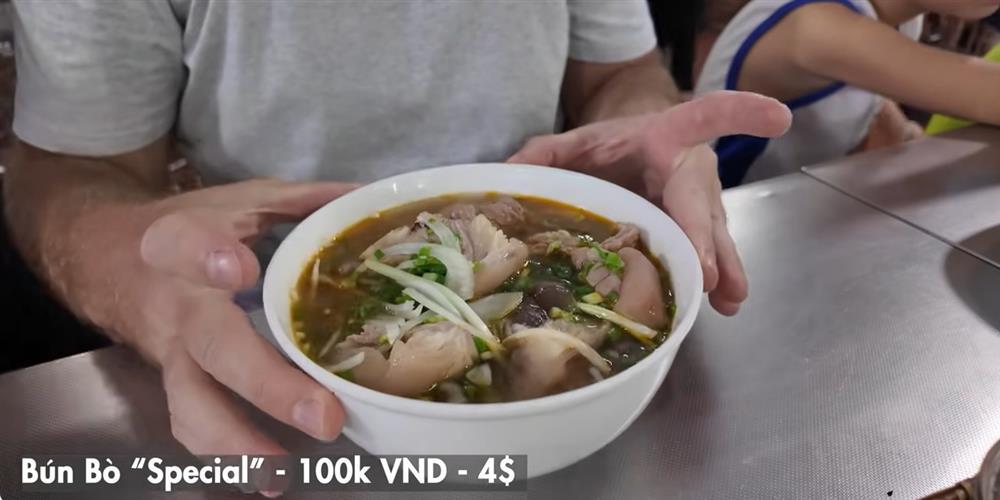 Đầu bếp Mỹ mê bún bò Huế, gọi suất đặc biệt, khen ngon hơn phở-2