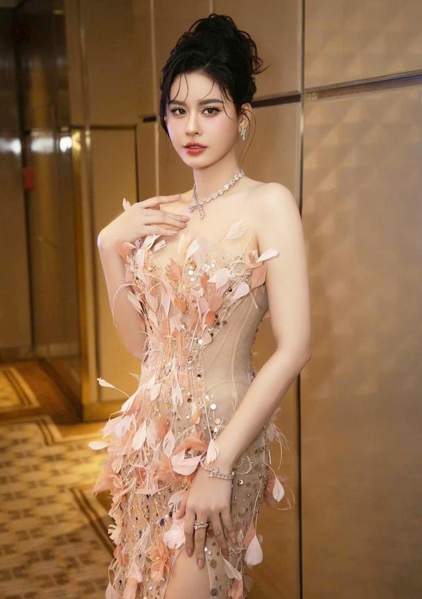 Gái một con Trương Quỳnh Anh gây bất ngờ với visual trẻ trung, thần thái cuốn hút-5