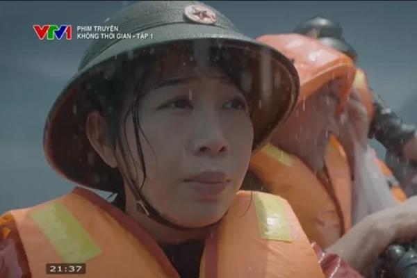 Vẻ xinh đẹp nữ tính của Thiếu úy quân y trong Không Thời Gian-9