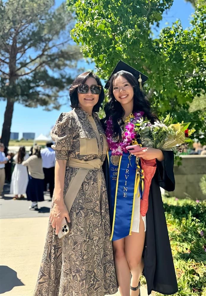 Biến cố lớn thay đổi hoàn toàn diễn viên Hồng Đào và cuộc sống một mình tuổi 62-4