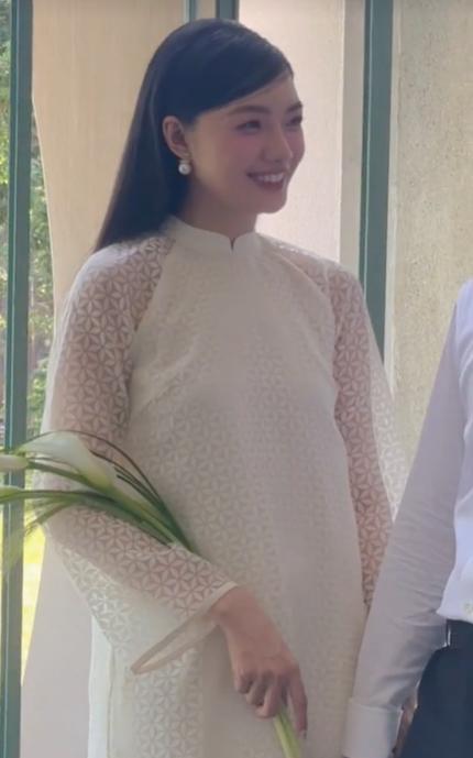 Hoa khôi của hãng Hàng không Quốc gia Việt Nam thông báo kết hôn, giấu kín diện mạo chú rể-2