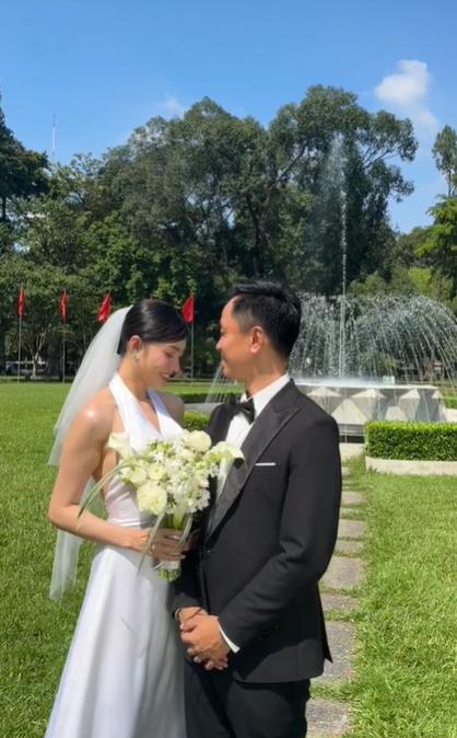 Hoa khôi của hãng Hàng không Quốc gia Việt Nam thông báo kết hôn, giấu kín diện mạo chú rể-6