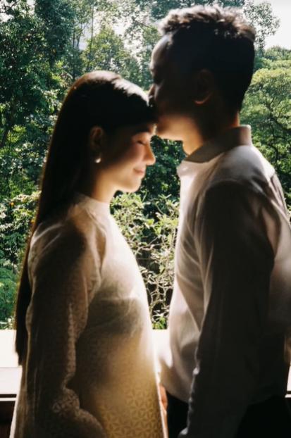 Hoa khôi của hãng Hàng không Quốc gia Việt Nam thông báo kết hôn, giấu kín diện mạo chú rể-7