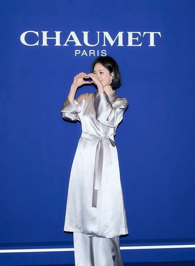 Song Hye Kyo gây tranh cãi với phong cách đồ ngủ tại sự kiện-1