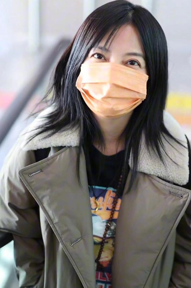 Triệu Vy vẫn cười sau khi bị cưỡng chế tài sản-3