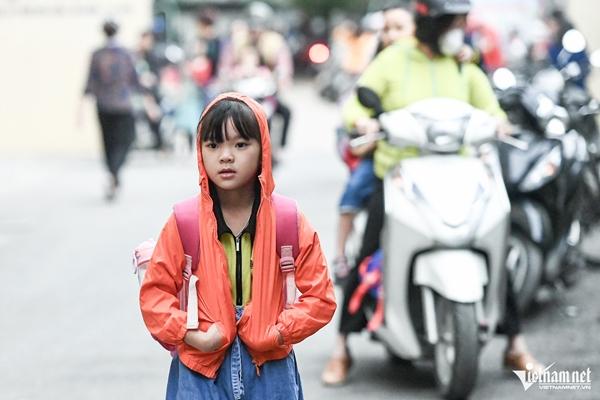 Người Hà Nội co ro trong giá lạnh đầu mùa-3