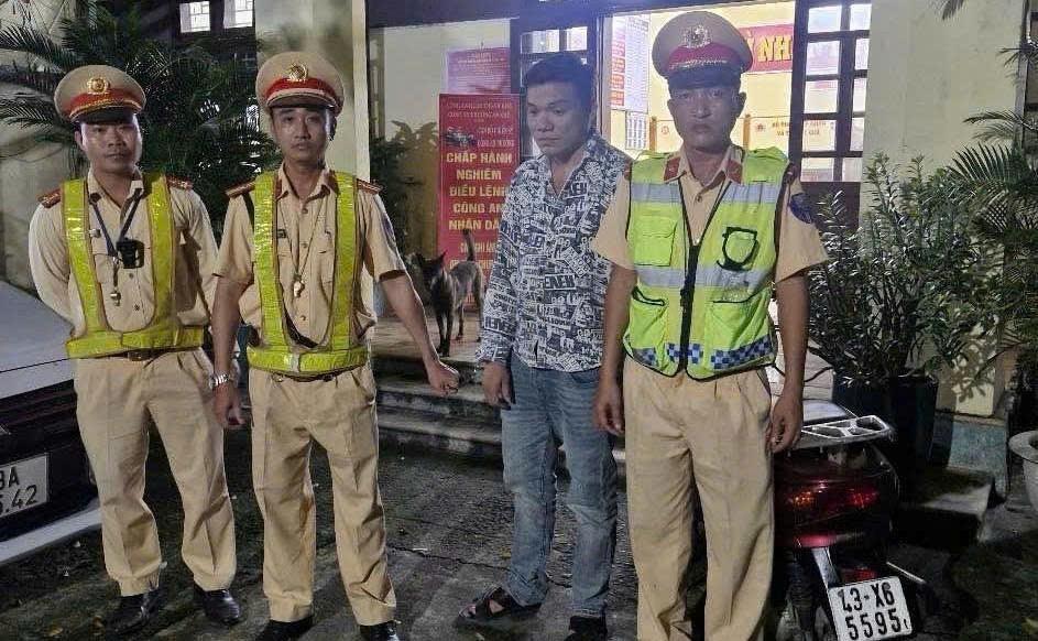 Bắt giữ gã trai vung dao đuổi chém cảnh sát ở Đà Nẵng-1