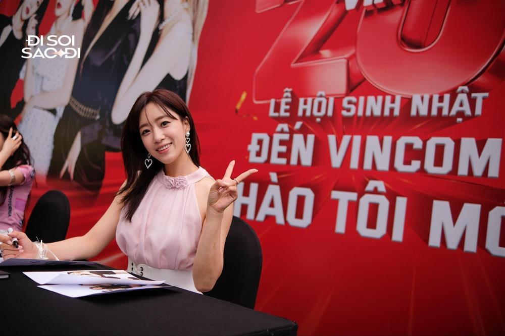 Thành viên T-ara nhận tin mẹ qua đời khi đang lưu diễn Việt Nam, tức tốc về Hàn Quốc chịu tang-2