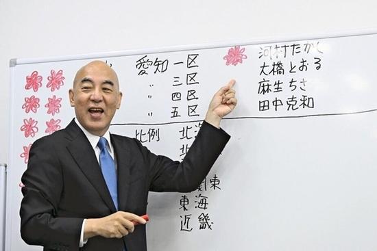 Tiểu thuyết gia Nhật Bản bị chỉ trích vì ý tưởng đen tối với phụ nữ