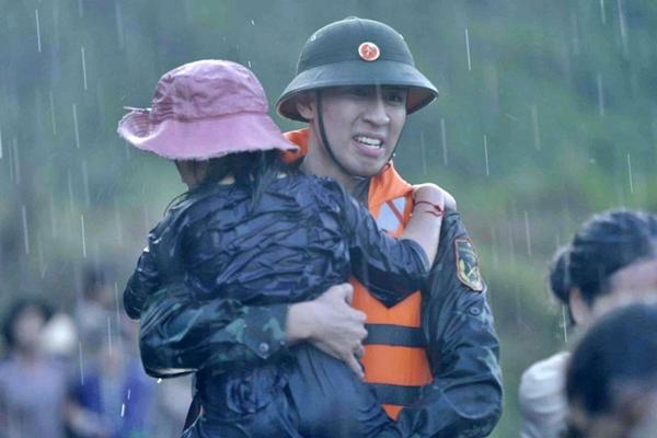 Không thời gian tập 5: Cô giáo Tâm ngại ngùng khi chạm mặt Trung tá Đại-3