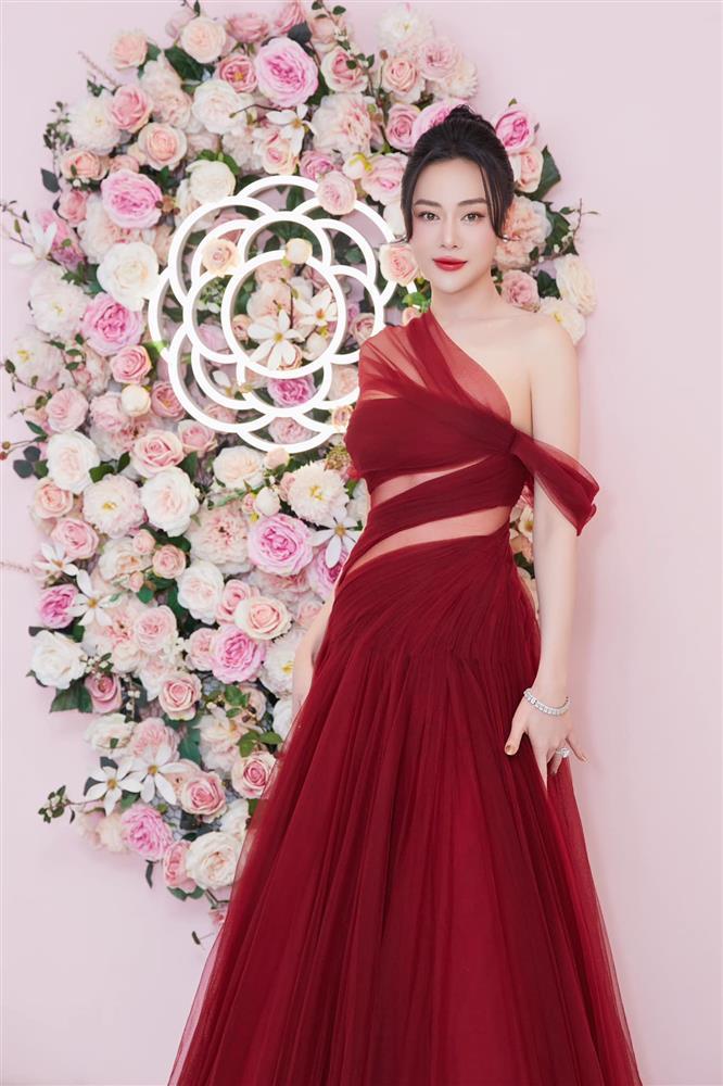 Phản ứng của Phương Oanh khi bị nói chụp ảnh chỉnh sửa quá tay-1