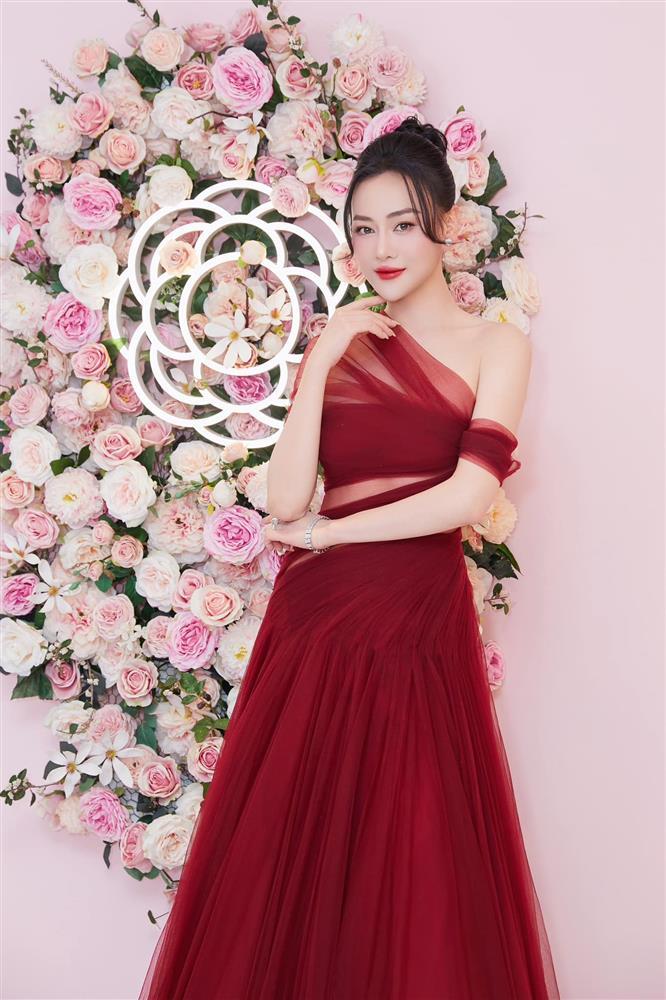 Phản ứng của Phương Oanh khi bị nói chụp ảnh chỉnh sửa quá tay-2