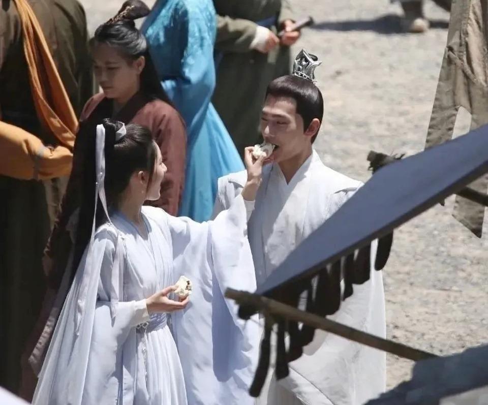 Hot: Triệu Lộ Tư lộ cả tá hint phim giả tình thật với Dương Dương-3