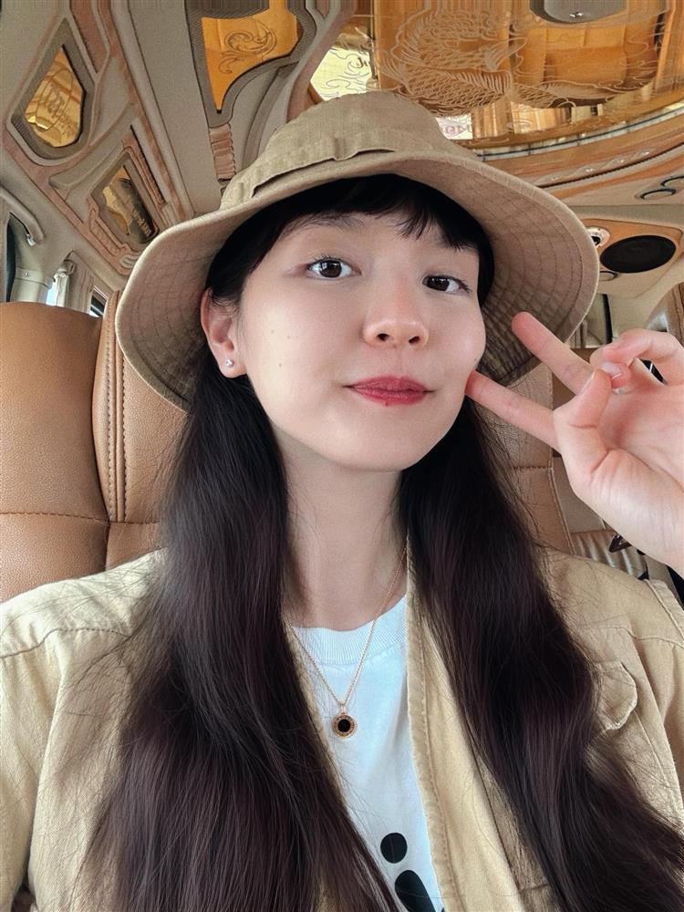 Hải Tú đăng hình đi trà đá vỉa hè với Sơn Tùng M-TP-5