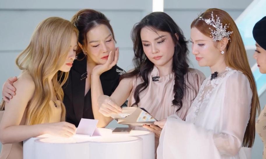 Minh Hằng khóc, liên tục xin lỗi khi 2 chị đẹp chung đội bị loại-2