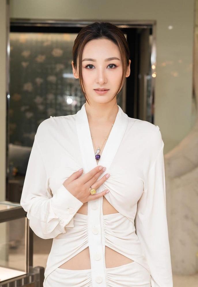 Bom sex Cao Hải Ninh: Bị đồn đại gia bao nuôi, từng trầm cảm vì bị chỉ trích-7