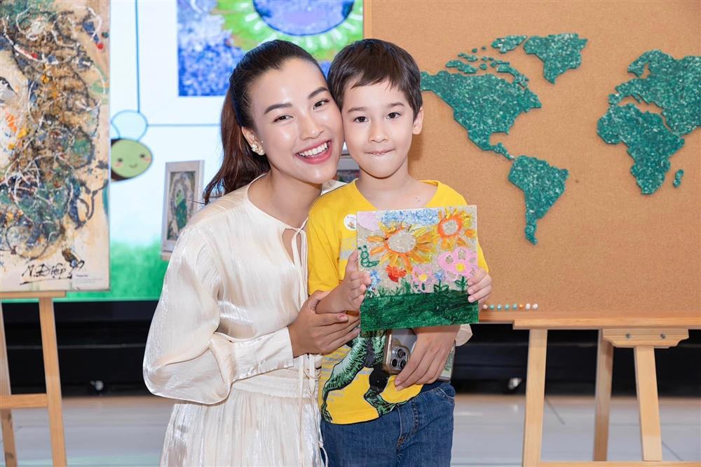 3 mẹ đơn thân giàu có, tự lập của showbiz Việt-6