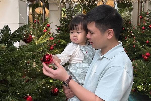 Hoa hậu Việt Nam đời đầu của nhà Sen Vàng sau 2 năm kết hôn với chồng chủ tịch giờ ra sao?-9