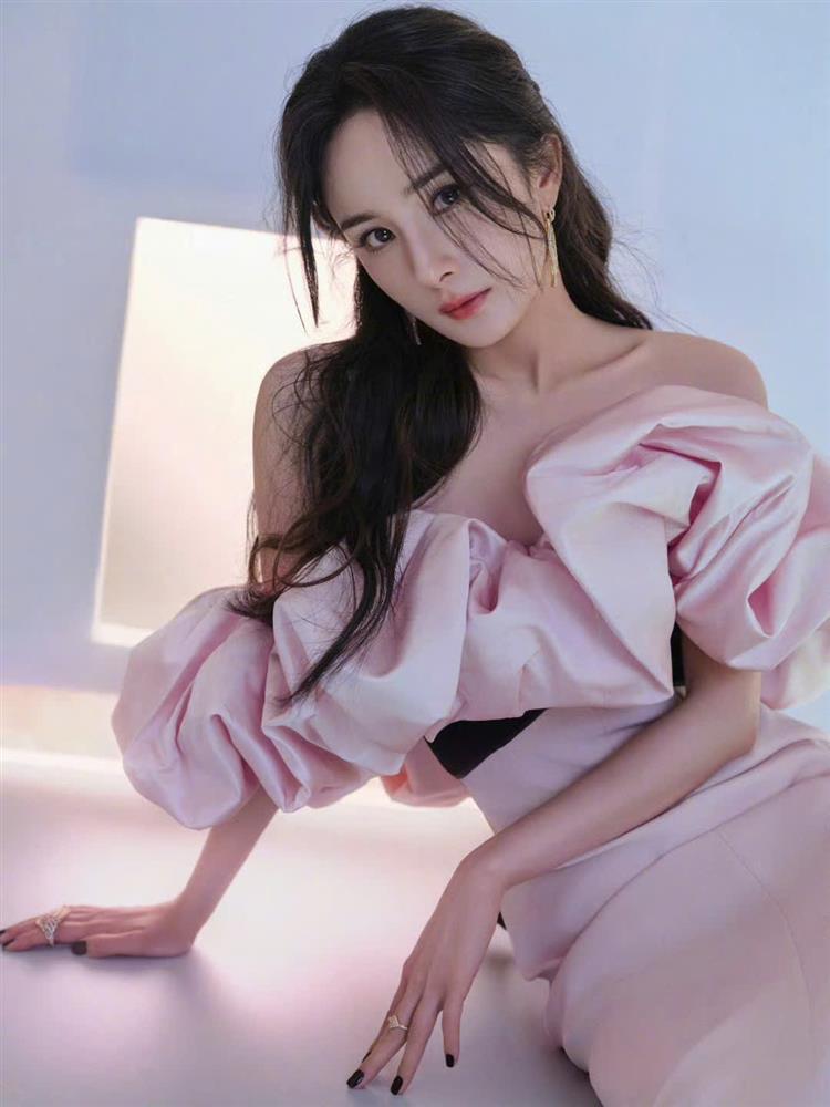 Dương Mịch để mặt mộc đi hẹn hò, nhan sắc thật tuổi U40 gây ngỡ ngàng-3