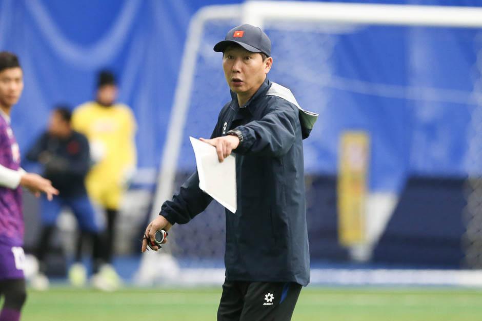 HLV Kim Sang-sik gạch tên trò cưng của ông Troussier-2