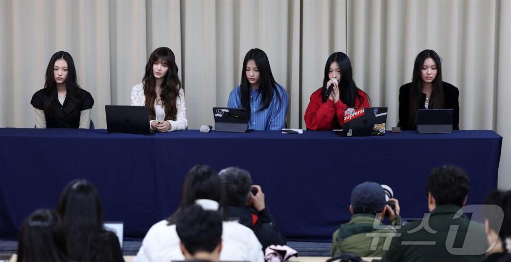 Dispatch bóc thế lực khủng sau lưng thành viên NewJeans, làm lộ luôn người phản bội?-5