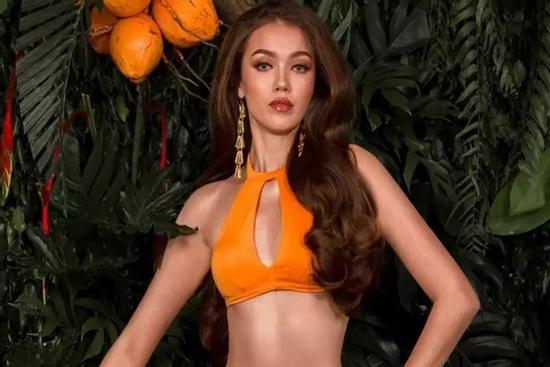 Thêm một á hậu từ bỏ danh hiệu