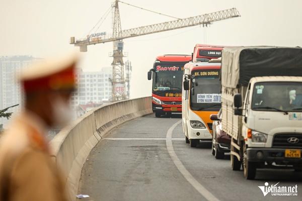 CSGT bí mật ghi hình ô tô khách hợp đồng trá hình, xe limousine vi phạm-2