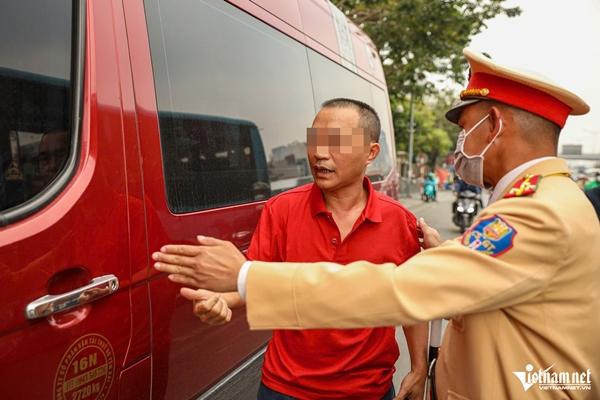 CSGT bí mật ghi hình ô tô khách hợp đồng trá hình, xe limousine vi phạm-7