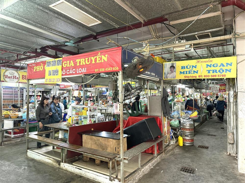 Khu chợ dưới lòng đất ở Hà Nội, khách cầm 50 nghìn đồng ăn loạt món ngon-1