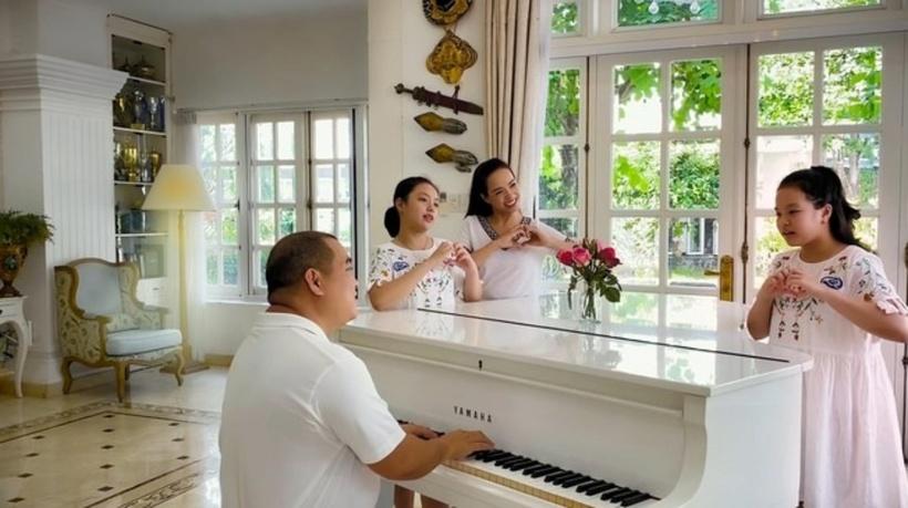 Cơ ngơi triệu đô của sao Việt: Biệt thự của Thúy Hạnh ngập tràn không khí Giáng sinh-3