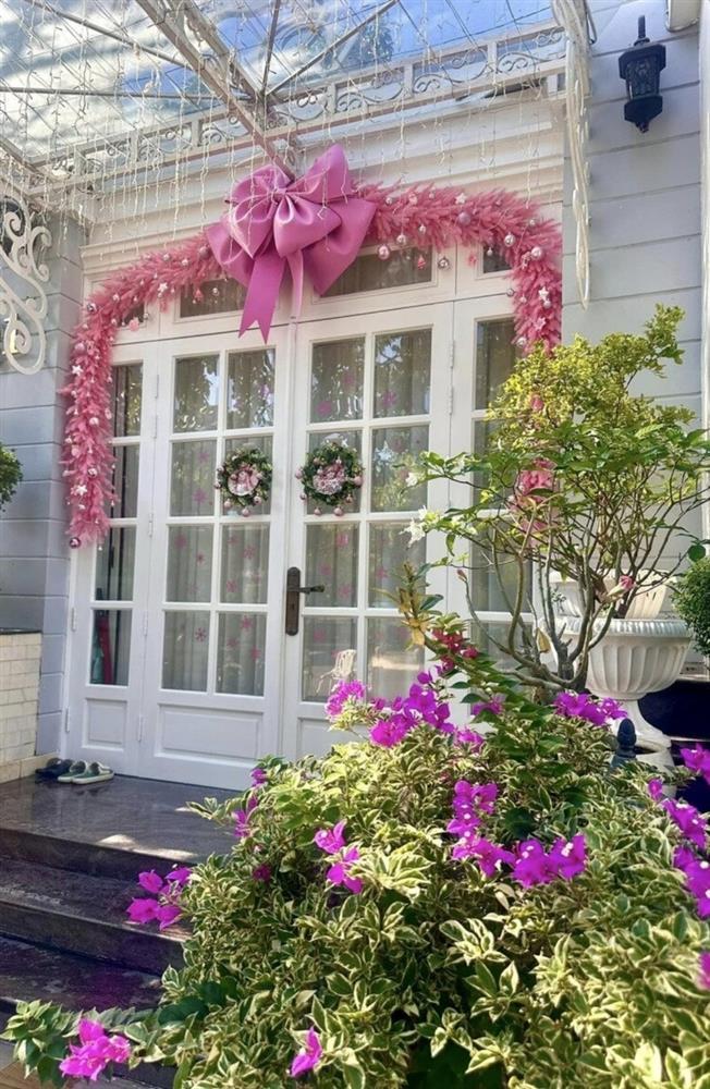 Cơ ngơi triệu đô của sao Việt: Biệt thự của Thúy Hạnh ngập tràn không khí Giáng sinh-7