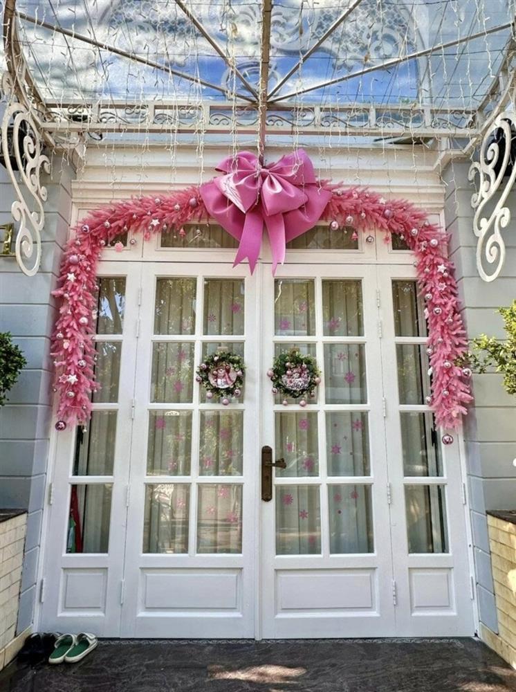 Cơ ngơi triệu đô của sao Việt: Biệt thự của Thúy Hạnh ngập tràn không khí Giáng sinh-8