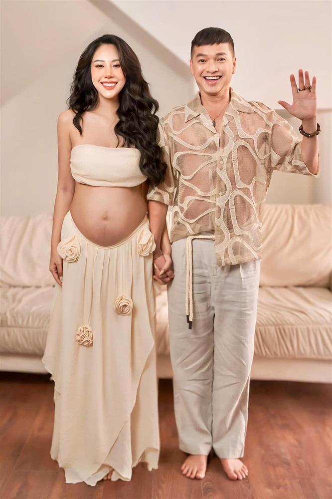 Quang Minh và bạn gái kém 37 tuổi mừng đầy tháng con trai, ghi điểm bởi hành động đặc biệt-5