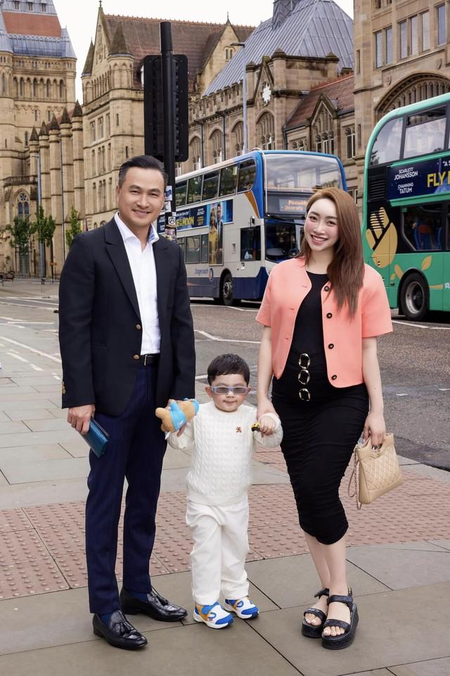 Ái nữ ngậm thìa vàng mới của Vbiz: 3 tháng tuổi đã diện nguyên cây đồ hiệu-4