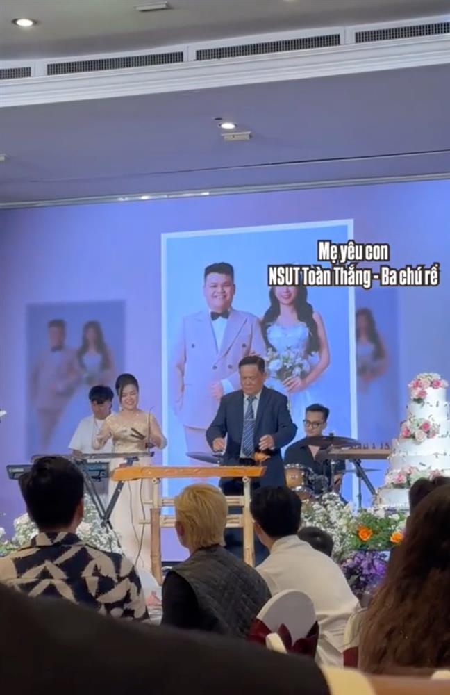 Đám cưới ở TP.HCM khiến 6,5 triệu người choáng vì mời nghệ sĩ nổi tiếng nhưng không tốn 1 xu-2