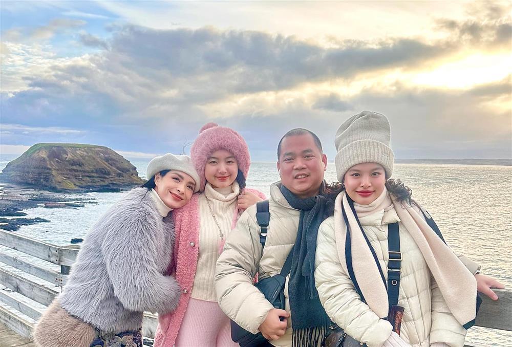 Nghệ sĩ Việt trang hoàng nhà cửa đón Noel, đầu tư khủng nhất là Thuý Hạnh-7