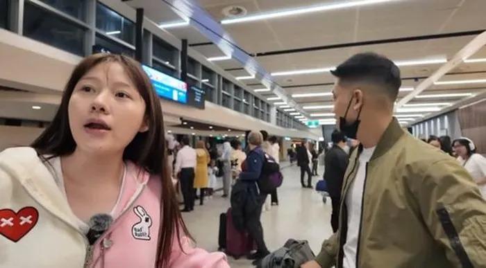 Kiều Minh Tuấn hốt hoảng vì bị an ninh sân bay giữ lại, kiểm tra hành lý?-1