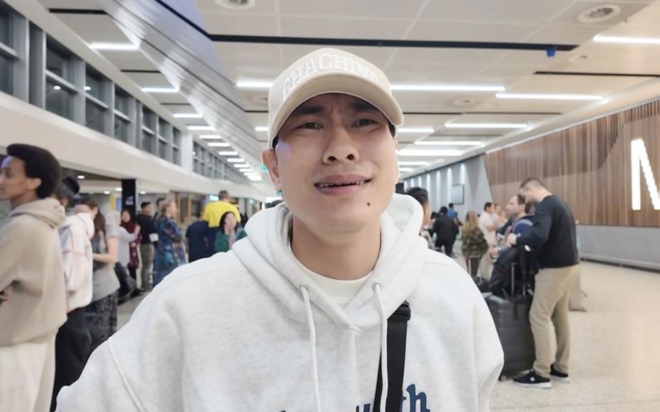 Kiều Minh Tuấn hốt hoảng vì bị an ninh sân bay giữ lại, kiểm tra hành lý?-2