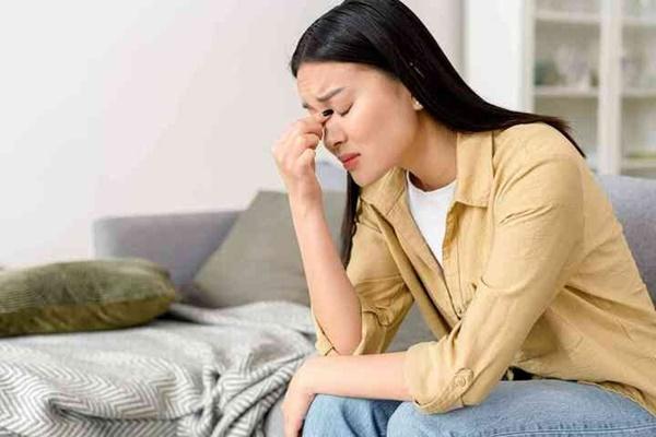 Thuê mafia trắng để dạy dỗ chồng bạo hành, bạn trai gây rối-3