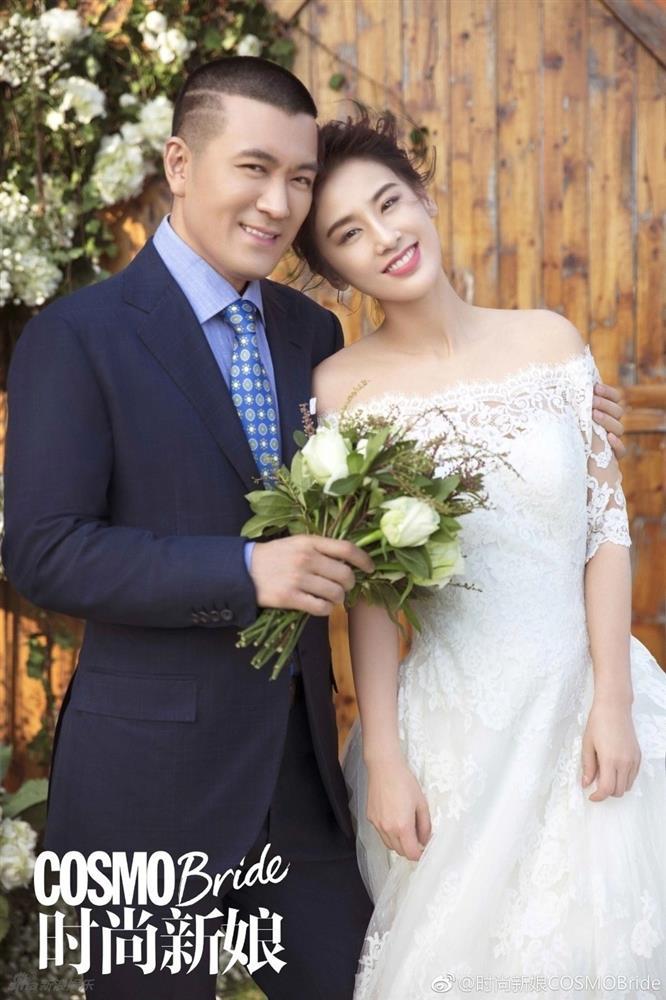 Lộ gia thế không tầm thường của nữ diễn viên hạng A quỳ gối rửa chân cho chồng đại gia-1