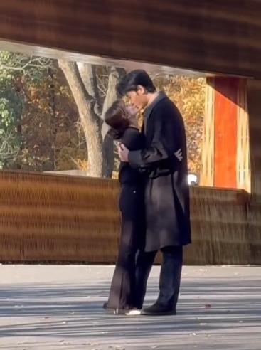 Triệu Lộ Tư gây tranh cãi khi nên duyên với Bành Quán Anh, hé lộ cảnh hôn trong phim-2