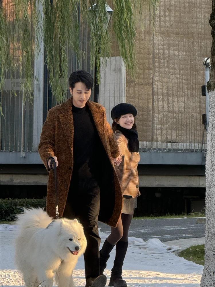 Triệu Lộ Tư gây tranh cãi khi nên duyên với Bành Quán Anh, hé lộ cảnh hôn trong phim-1