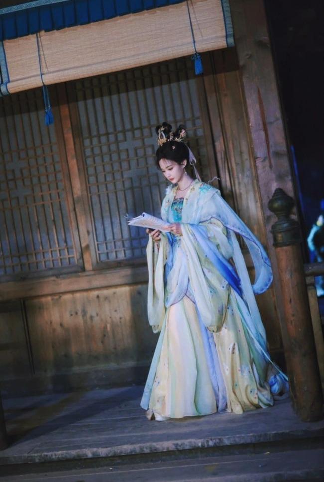 Mỹ nhân Hoa ngữ đẹp như tiên tử bước ra từ thế giới thần thoại, nhan sắc lẫn tạo hình hoàn hảo-2