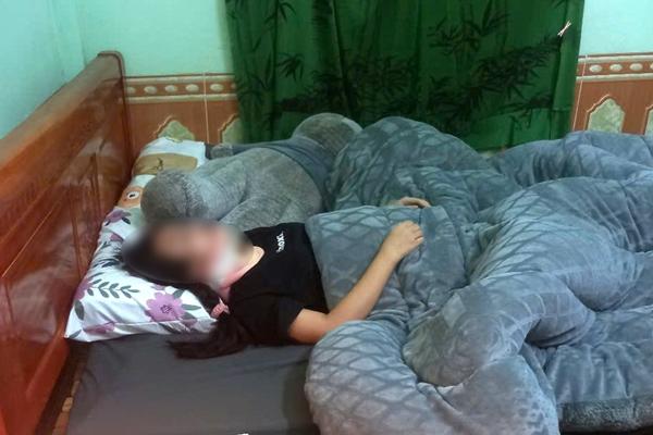 Bé gái 13 tuổi nhiều lần bị đe dọa, ép quan hệ tình dục tập thể-2