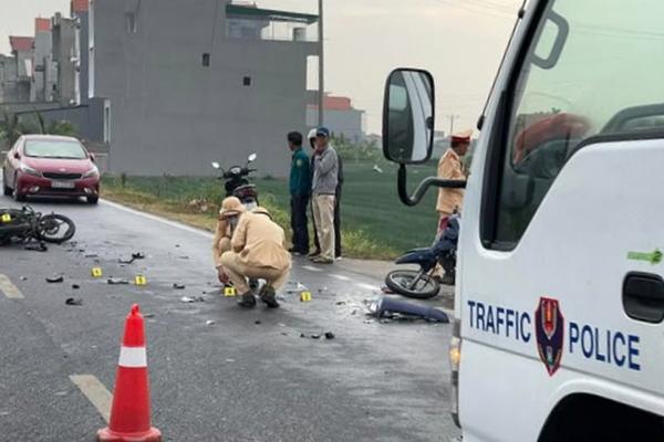 Hai xe máy đâm trực diện ở tốc độ cao khiến 3 thiếu niên thương vong ở Hải Dương-1