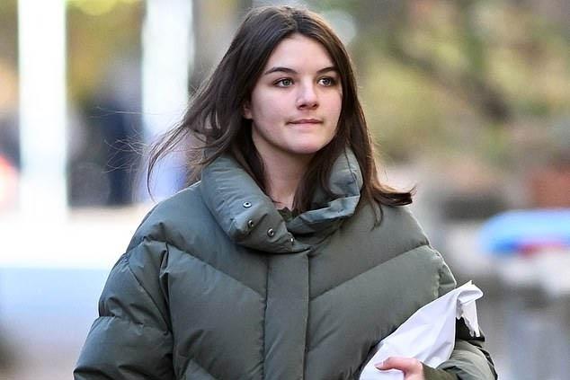 Katie Holmes chỉ trích tin tức Suri Cruise thành triệu phú-3