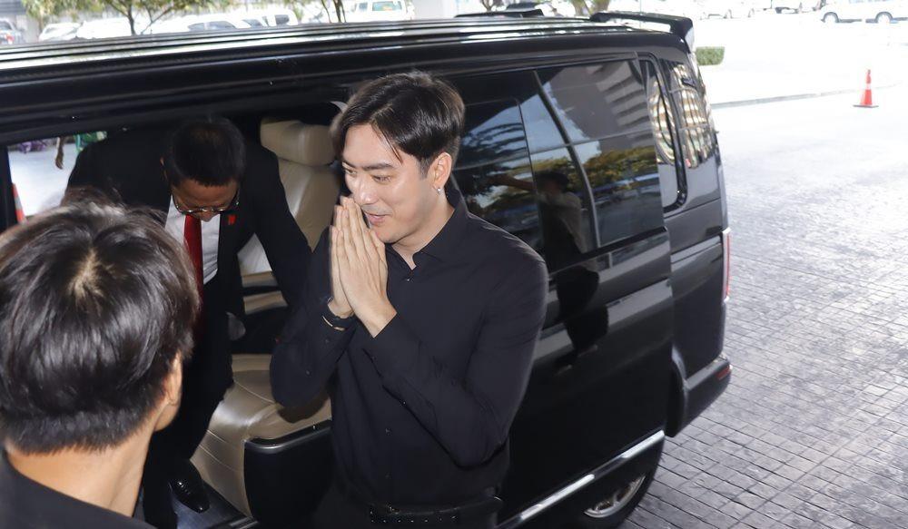 Vụ diễn viên, MC bị bắt: Nam ca sĩ trình diện cảnh sát theo lệnh triệu tập-1