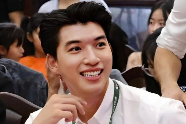 Hai cụ bà bất ngờ xuất hiện trước thềm concert Anh trai say hi khiến tất cả nhốn nháo, vội vã nhờ nam thần tượng làm một điều-2